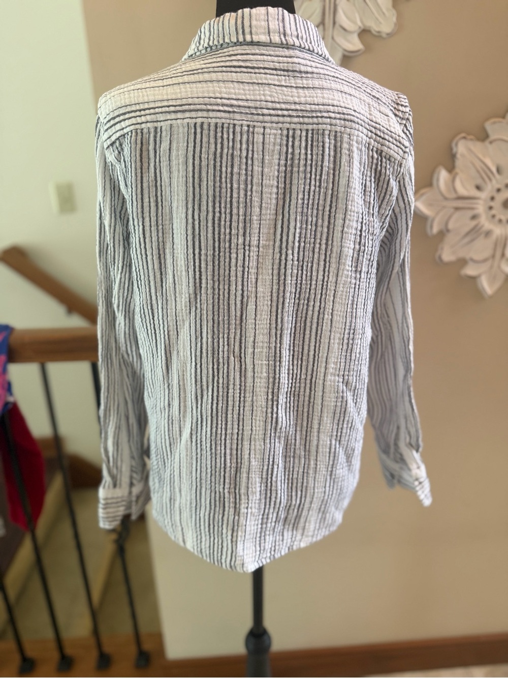 Tommy Bahama Island Gauze Stripe Button Front Shirt White Navy Small NWOT - Picture 3 of 5